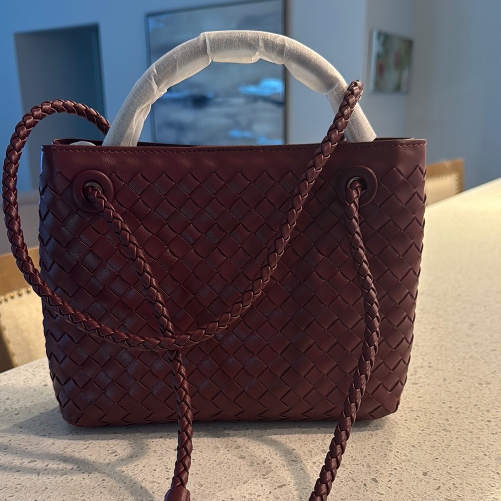 Elegant Woven Leather Bag - Burgundy